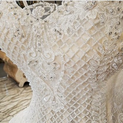 wedding dress with long train-02