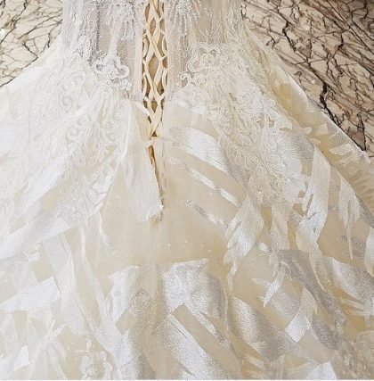 wedding dress with long train-03