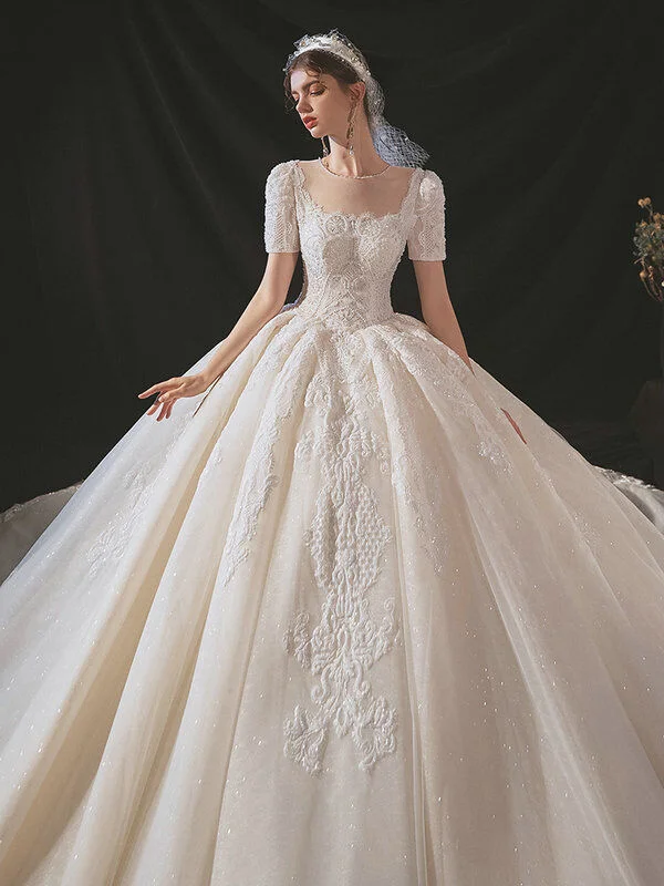 https://www.isueer.com/wp-content/uploads/2020/08/princess-ball-gown-wedding-dress-1126-004.jpg.webp